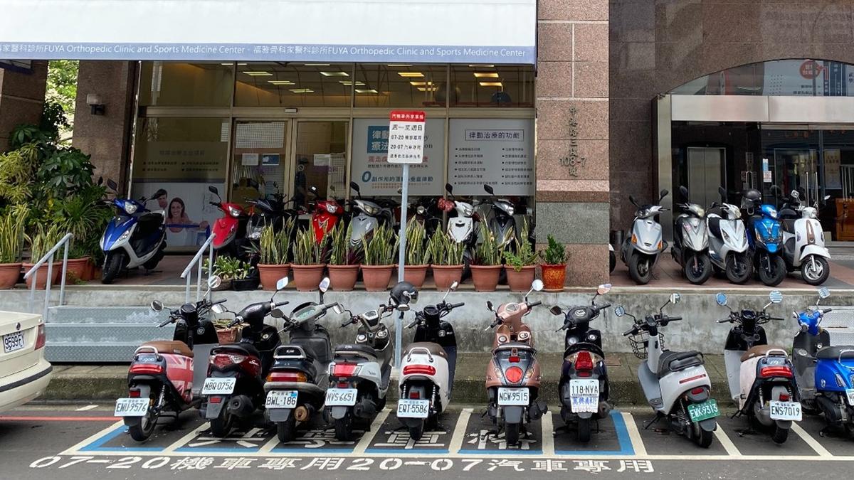 藍白線停車格寫一堆字!萬人霧煞煞看嘸 停錯恐噴「1200元」