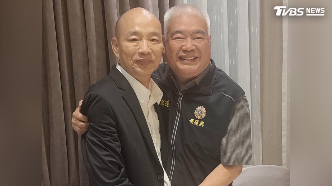 立法院長韓國瑜於官邸設宴招待國民黨副主席季麟連等黃復興幹部,肯定黨中央重視軍系聲音。(圖/TVBS)
