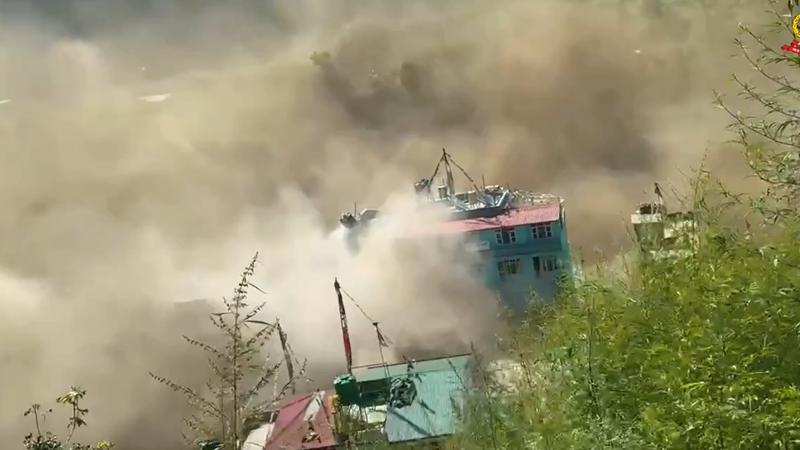 尼泊爾山洪6公尺巨浪瞬間吞村 逾800外國遊客失聯待救