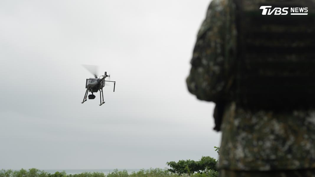 第四作戰區運用無人機執行空中偵蒐,驗證無人機與砲兵火力協同運用效能。(圖/第四作戰區提供)