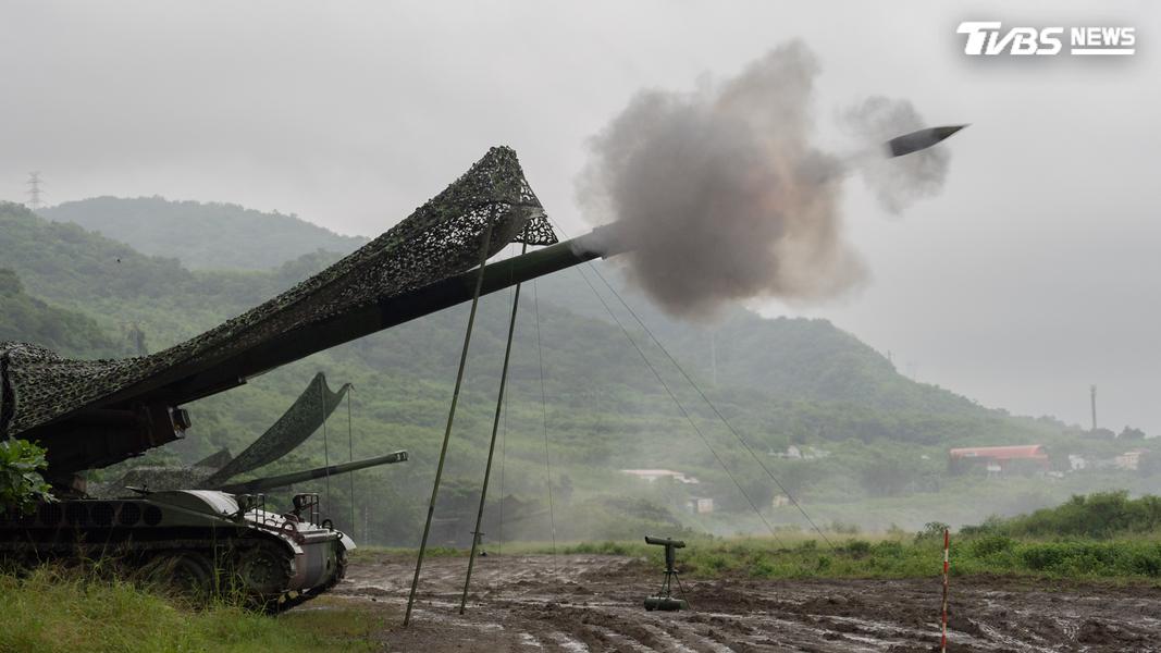 第四作戰區操作M110A2自走砲實施戰術射擊,展現砲兵火力打擊能力。(圖/第四作戰區提供)