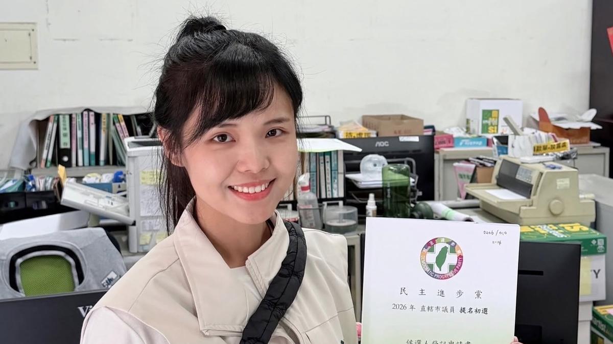民進黨參選人「宣布退黨」!轟派系操弄初選 怒繳黨證離開