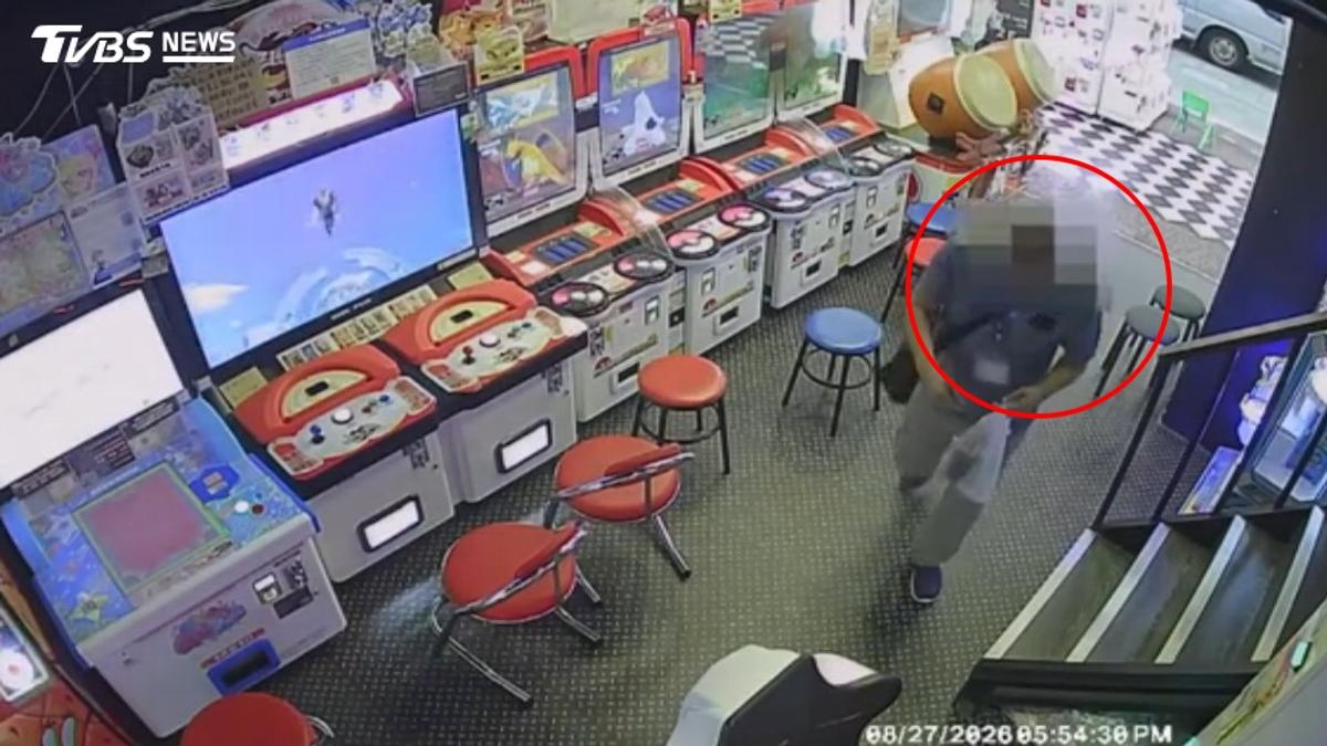 士林夜市遊戲場「打機」 錢包擺腳邊被偷