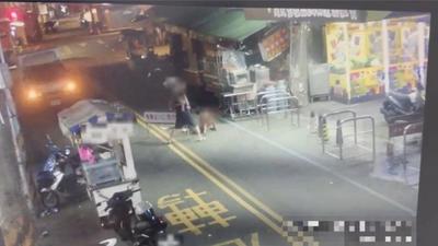 羅東夜市濺血!2男互看不順眼拿磚塊酒瓶鬥毆「頭破血流」送醫