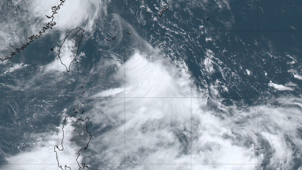 天氣/新颱風恐直逼台灣?最新路徑曝 專家估:接近時猛打轉