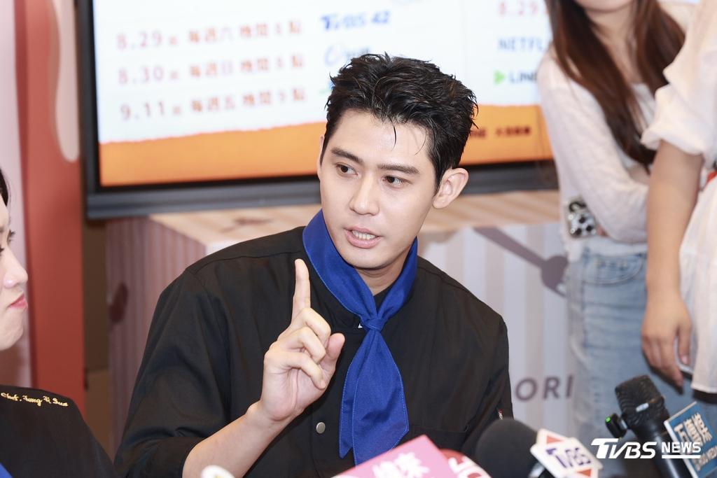 李玉璽和老婆積極做人。(圖/黃城碩攝)