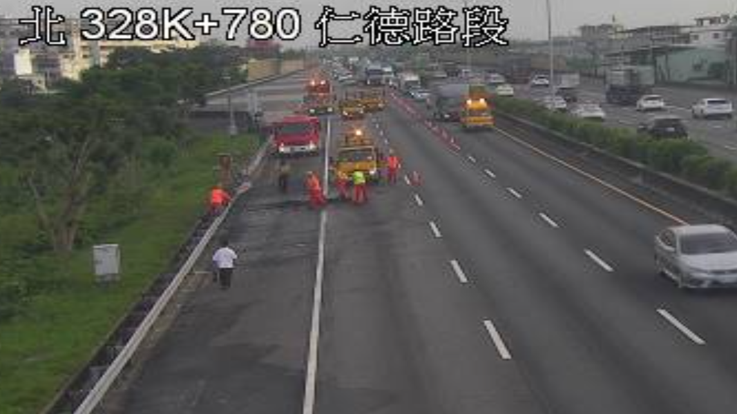 目前已將事故車吊走。(圖/翻攝自高速公路資訊網)