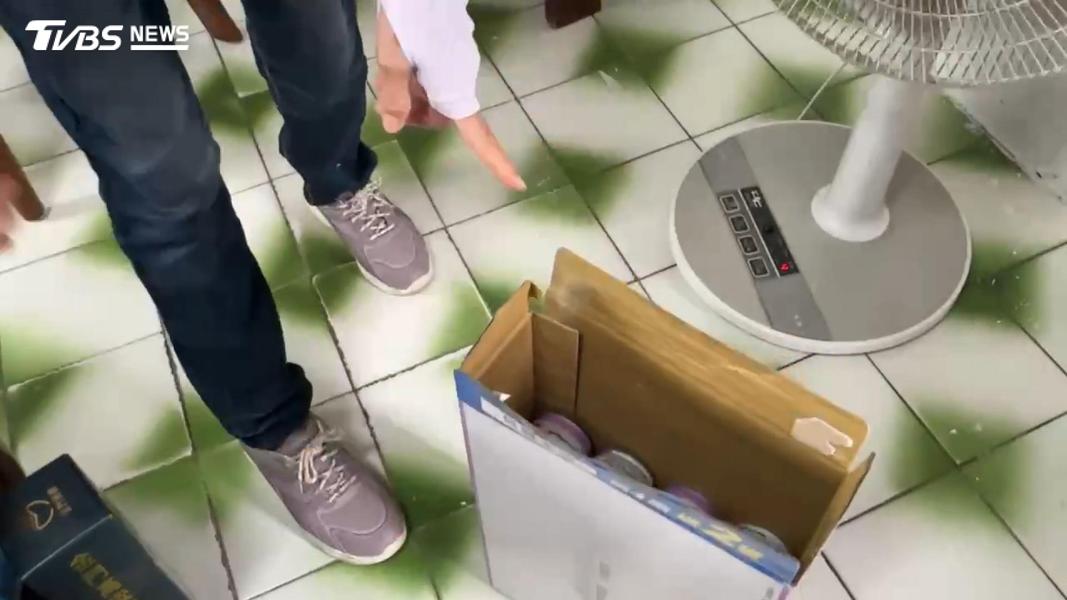 阿嬤的營養品也遭竊取。(圖/TVBS)