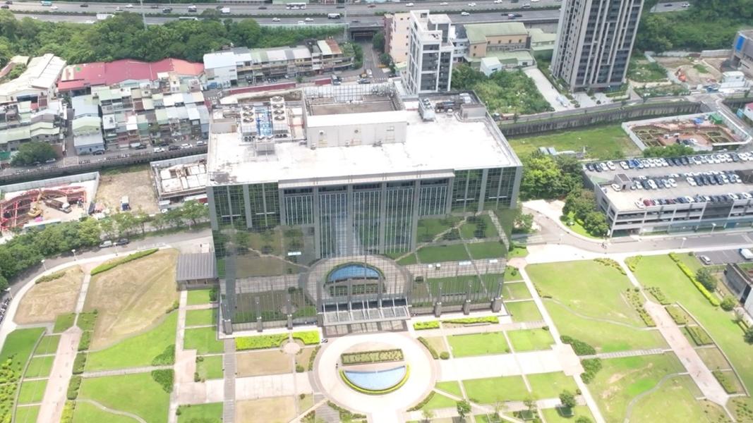 ▲頂埔科技園區|廣闊的科技園區,佇立著雄偉的科技大樓。(圖/新北市政府民政局)