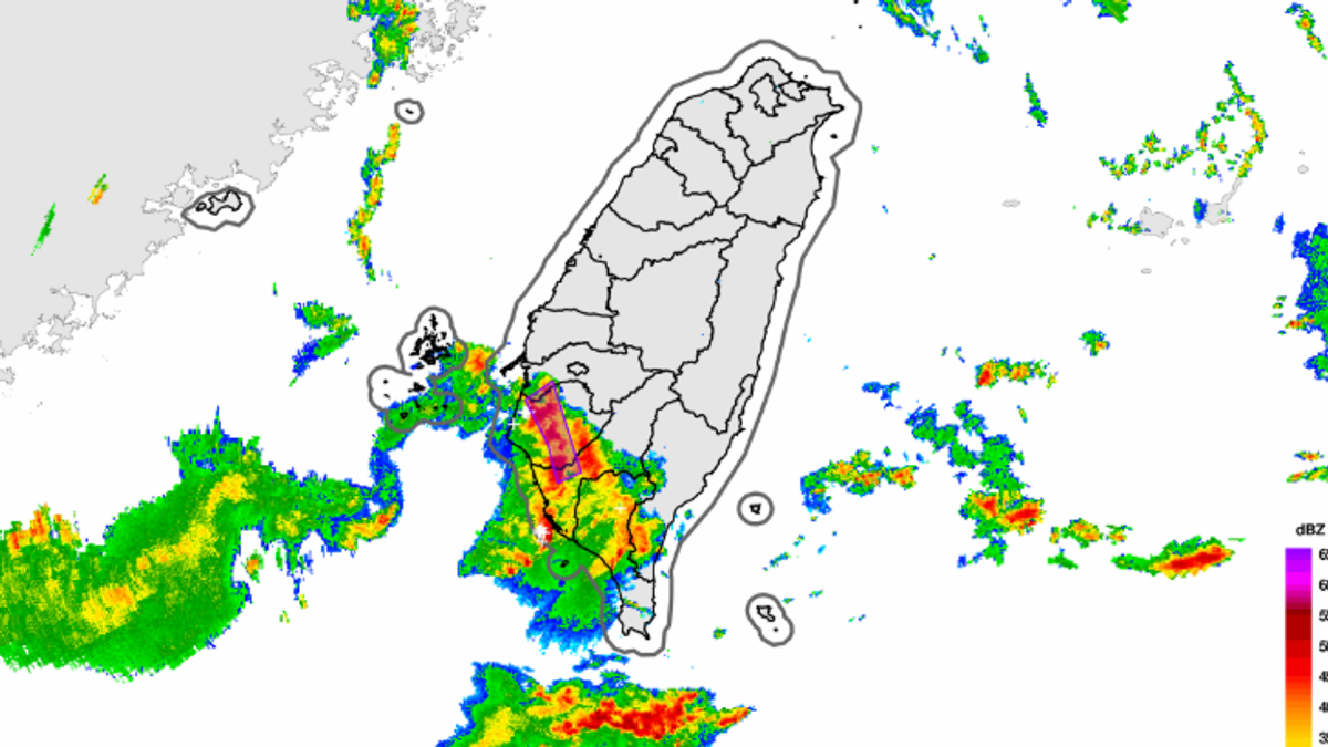 天氣/雨彈狂轟嘉南高!大雷雨警戒至10時 慎防積淹水雷擊