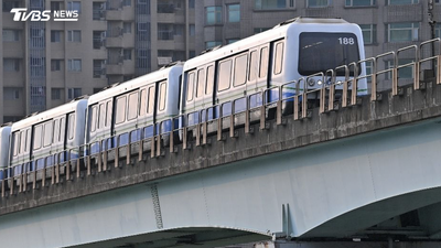 捷運男童貼抱尾隨女乘客原因曝 警方調查「男童母證實有狀況」