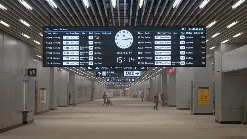 台鐵車站指標改版,以藍色代表北上(順行)、綠色代表南下(逆行)。(圖/翻攝自交通部鐵道局官網)