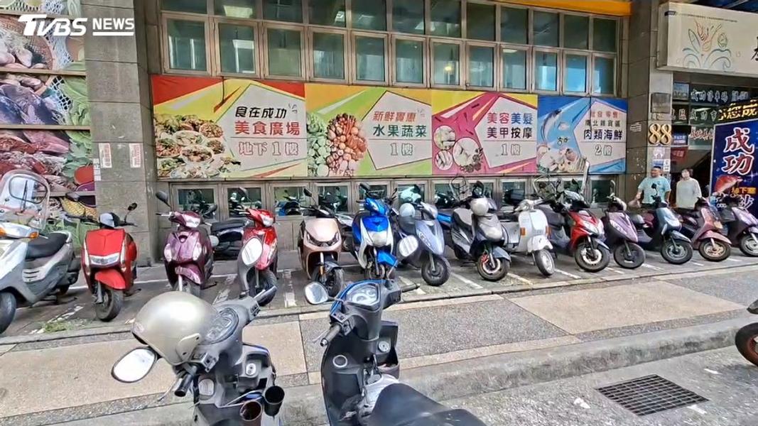 事發在基隆熱鬧的成功市場周圍。(圖/TVBS)
