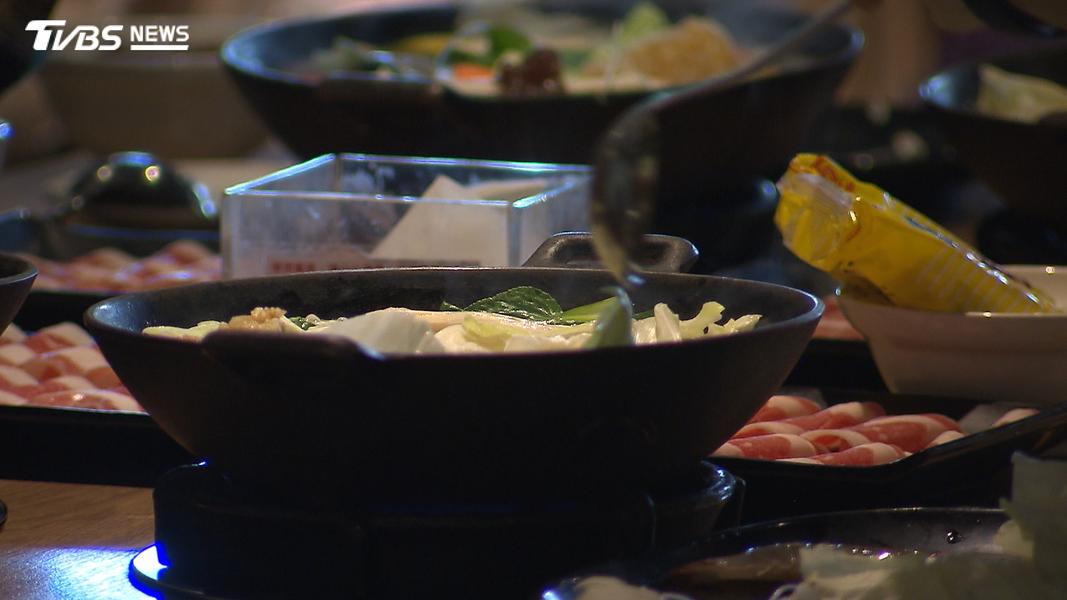 空服員胃食道逆流風險高!飯後急做「這件事」又日夜顛倒 當心症狀加劇(圖/TVBS)