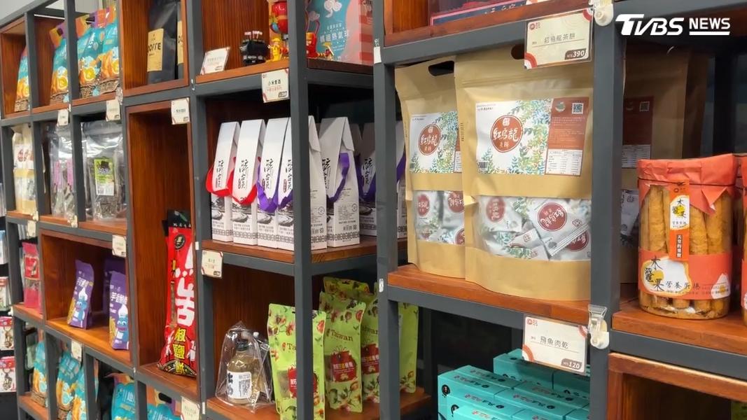 網路影片指控台東十大地雷特產大公開,結果引發業者及縣府不滿,引用台灣事實查證中心資料反駁。(圖/TVBS)