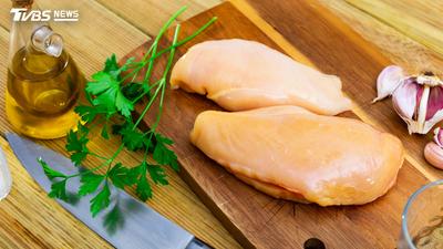 生雞肉買回家要沖洗?小心恐「毒全家」 營養師教正確作法