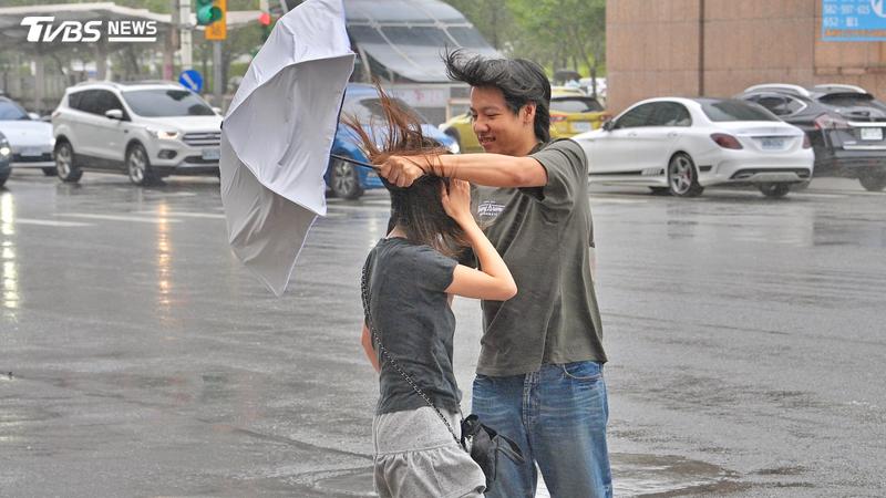 天氣/南海「新擾動」醞釀中!午後大雷雨狂炸 降雨熱區曝光