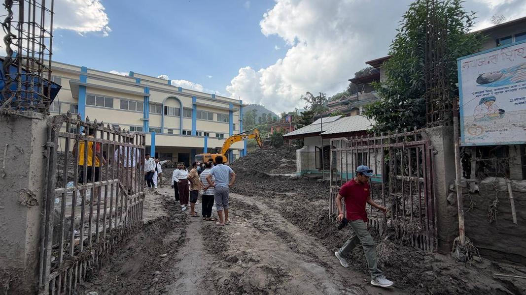 尼泊爾當地安置災民的地點環境惡劣。(圖/慈濟基金會)