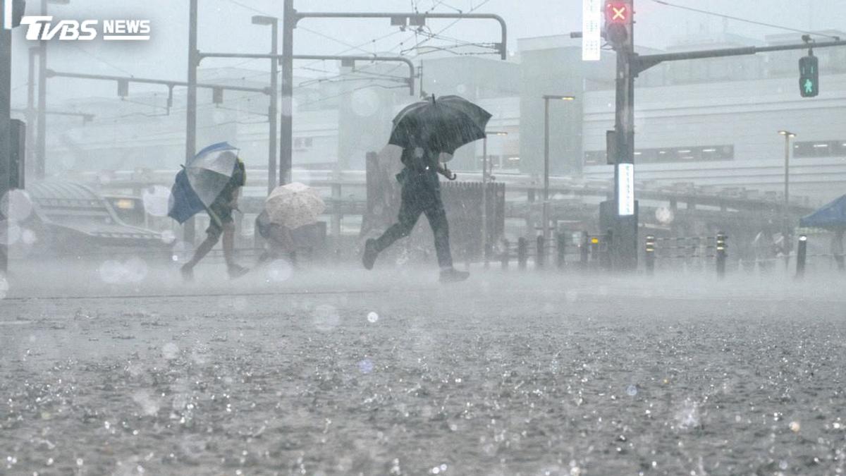 天氣/一早國家警報響!大雷雨猛轟 7縣市豪大雨特報下到明天