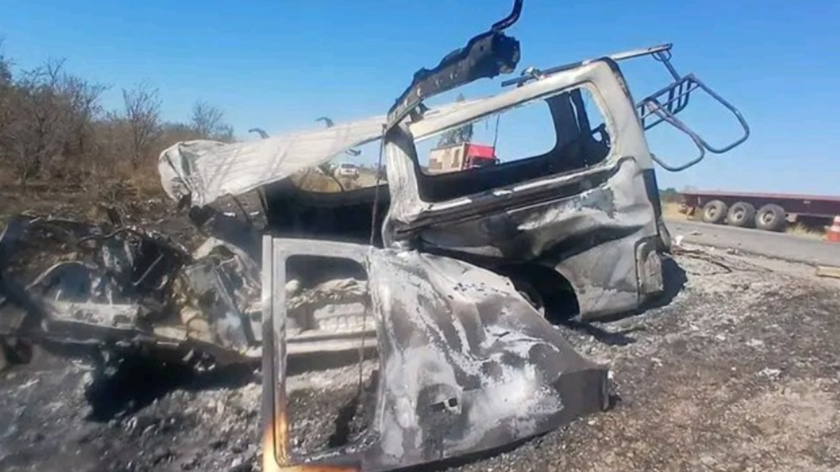 辛巴威重大車禍!卡車迎頭撞教會小巴「秒燒成火球」釀27死7傷