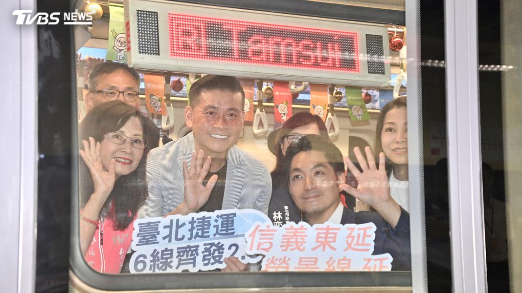 台北市長蔣萬安偕同議長戴錫欽、議員秦慧珠、何孟樺、闕枚莎等人試乘。(圖/胡瑞麒攝)