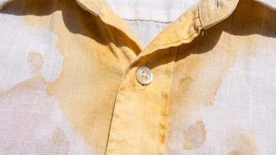 衣服狂留黃色汗漬!中醫師揭密「黃汗」成因:這兩類食物少吃