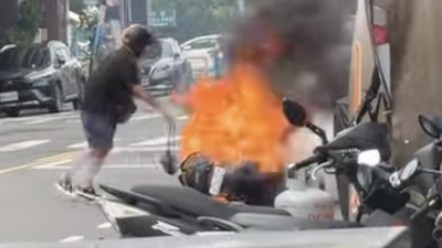 快訊/台南電動車「騎一半自燃」燒成火球 男騎士急跳車逃生
