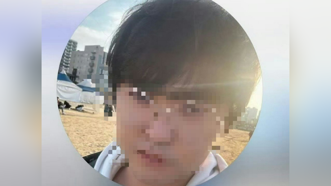 鄭嫌在慶山當地的大學擔任兼任講師,教授復健及神經解剖學等課程。(圖/翻攝自X@btcmos)