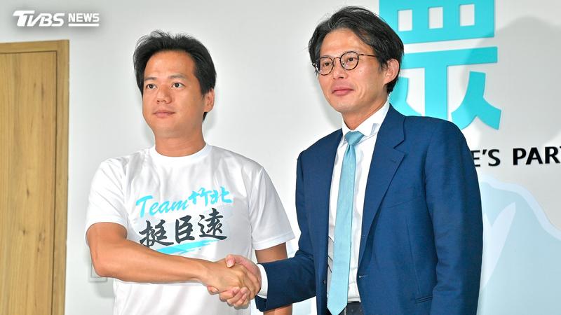 民眾黨主席黃國昌偕同竹北市長參選人邱臣遠舉行記者會,正式宣告竹北藍白合破局。(圖/胡瑞麒攝)