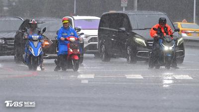 快訊/連日豪雨轟炸「邊坡土石鬆動」!高雄3校開學日緊急停課