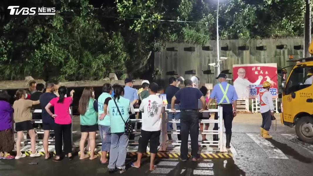 擋土牆倒塌-高雄擋土牆倒塌-高雄小港擋土牆倒塌-擋土牆-高雄-豪雨-撤離