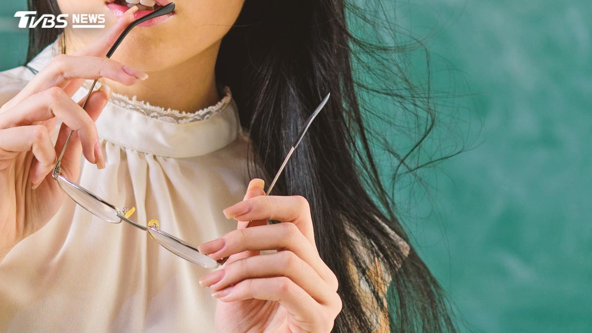 美女師偷吃高中帥弟!認校內2度「縱情補課」:等你畢業就在一起