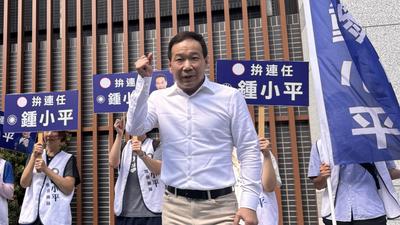 搶頭香登記!鍾小平自評選情告急 再嗆柯文哲:恐怖情人
