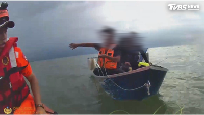 釣魚釣來海巡艇! 3人波特船受困海上 離岸千米待救