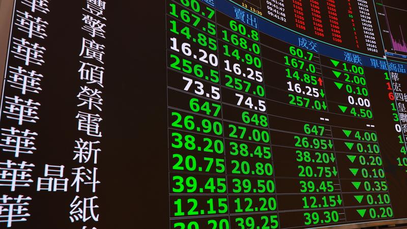 台股盤中一度跌700點!台積電跌50元 聯發科逆勢漲7%