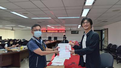 彰化縣4連霸議員陳重嘉登記參選縣長 怒批:藍綠白都看不下去