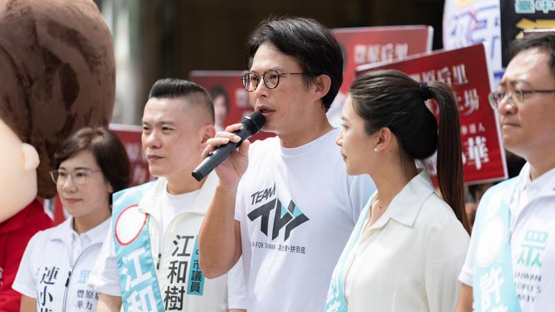 黃國昌爆料有藍委看不下去要組團去幫邱臣遠站台。(圖/民眾黨提供)