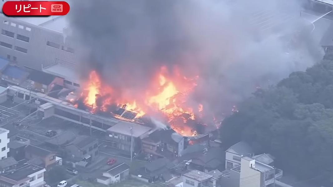 日本伊勢明倫商店街爆大火(圖/翻攝自ANN)