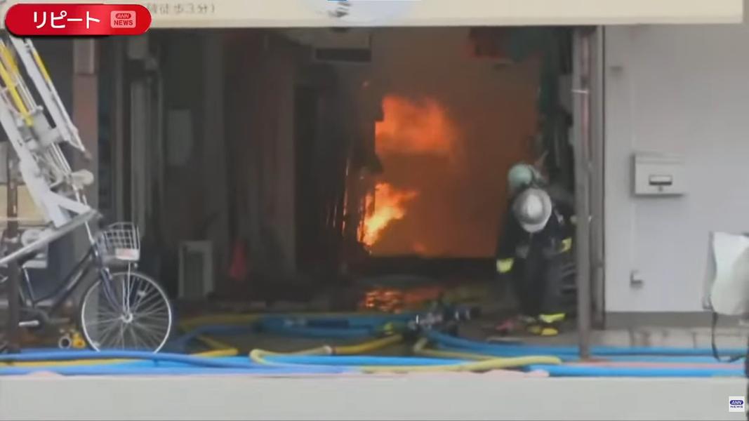 警消獲報後已趕抵現場全力進行撲救(圖/翻攝自ANN)