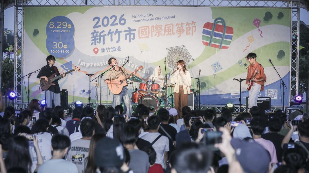 舞台精彩演出吸引大批民眾駐足,現場氣氛熱烈。圖∕新竹市政府