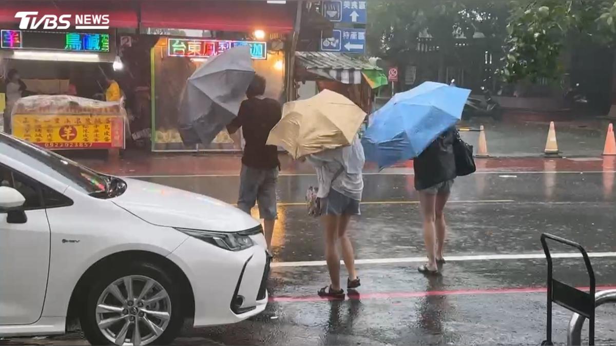 屏東暴雨如颱風!攤商生意「慘掉7成」