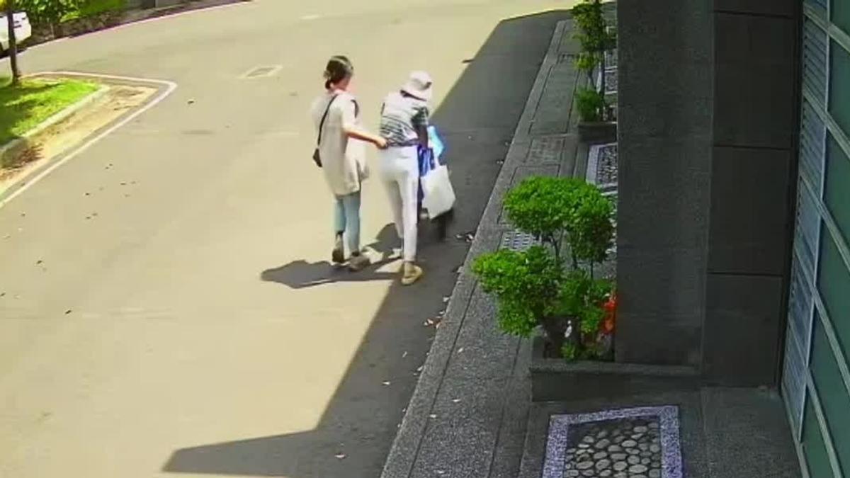 獨家/8旬嬤回診「自推輪椅走數百公尺」隔日身亡 家屬怒告居服員