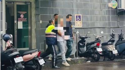 上百隻活蟑螂亂竄!安平老店「周氏蝦捲」遭突襲 28歲男落網動機曝