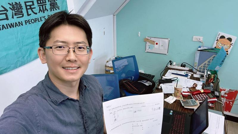 柯文哲才赴台南輔選白小雞 市黨部執行長突請辭:有緣再會