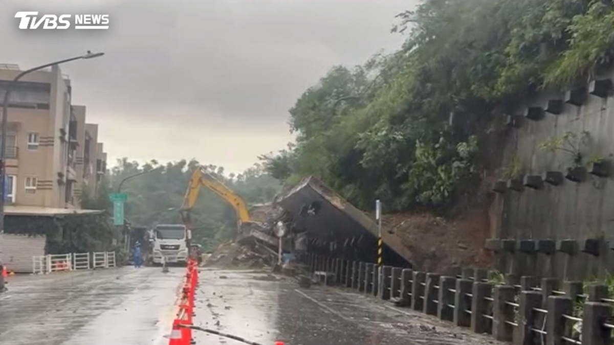 屏東雨量破580mm!高雄擋土牆三崩