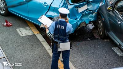 33歲台男沖繩自駕嚴重車禍!右轉撞上直行車 日7旬翁重傷