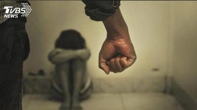 曾侵犯10歲幼女遭判刑!新竹狼父中風求扶養 遭法官狠打臉