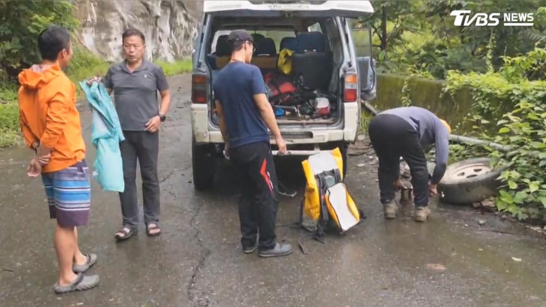 泛舟團誤判水情釀禍!消防員救援遭沖走身亡 許淑華:推人入險境。(圖/TVBS)