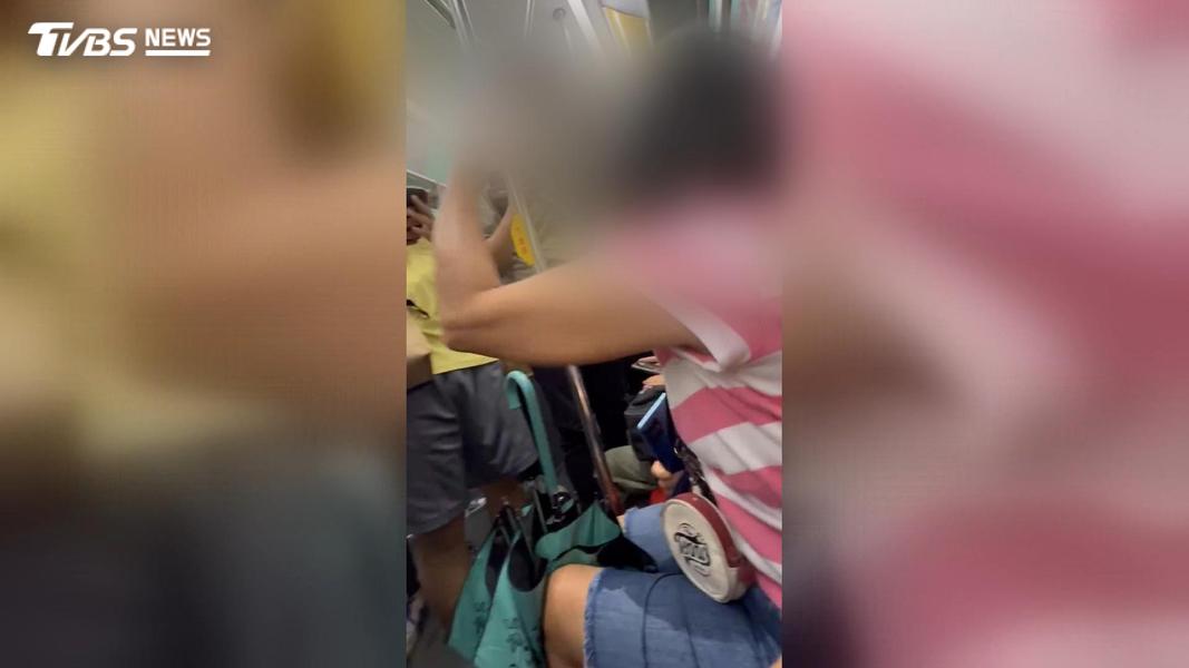女學生身體不適坐博愛座,婦人狂酸「爸媽死了沒人教」遭告。(圖/民眾提供)