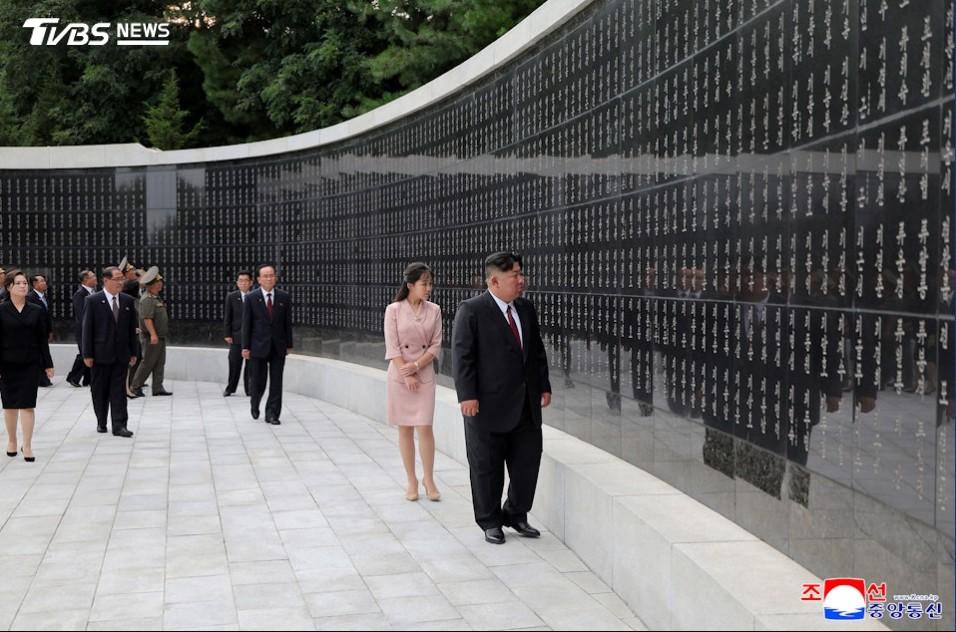 金主爱與金正恩在戰勝節 73 週年紀念活動（圖／達志影像路透社）